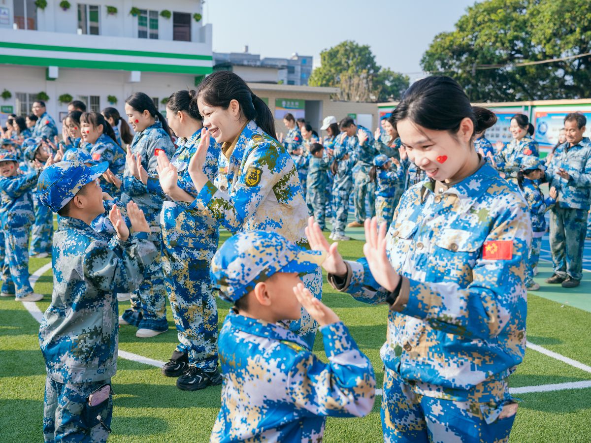 新星幼儿园户外体能活动
